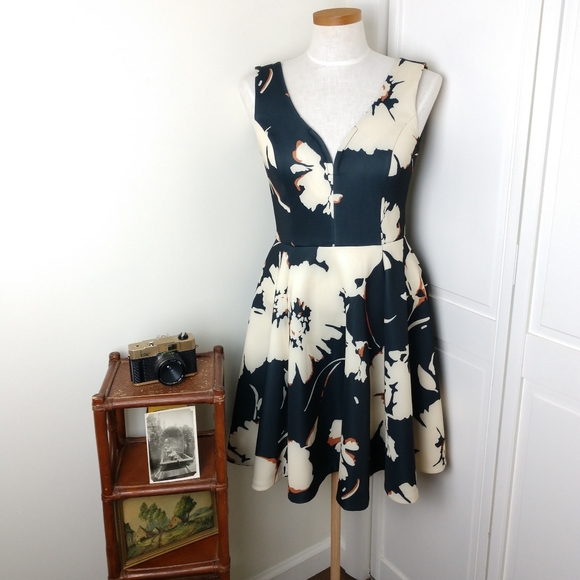 Anthropologie Dresses & Skirts - Anthropologie Maeve Scuba Fit & Flare Dress Size 6